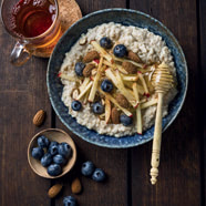 Apple and cinnamon porridge
